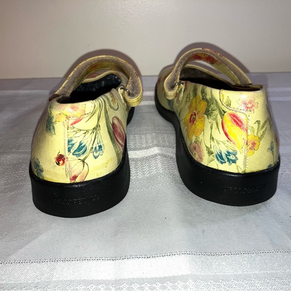 Adorable Arcopedico Leather Yellow Floral Mary Janes Flats - Picture 4 of 10